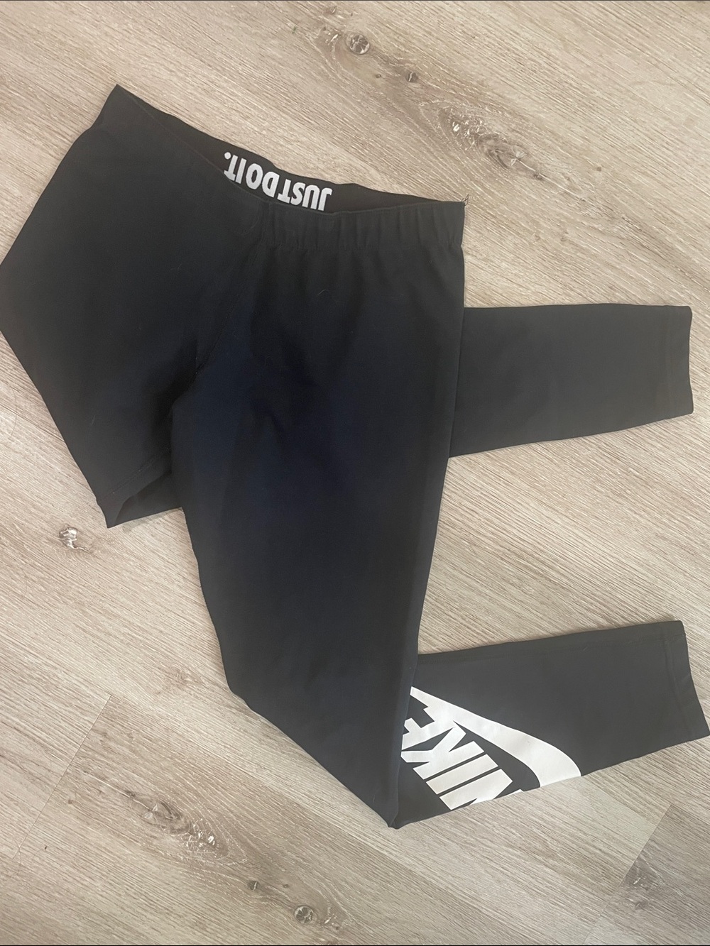 Nike Black Leggings | White Logo Accent on Left Calf | Women’s Medium | NWOT